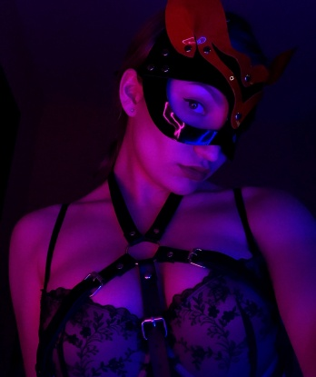 🌟 У меня мягкие руки и огонь в глазах, гарантируя незабываемый опыт. 💋 Живу в Москве, где могу принять тебя в своей комфортабельной апартаменте или приехать к тебе. 🏡 У меня широкий спектр услуг, от классического секса и эротического массажа до ролевых игр и фетишей. 🔥 На фото ты можешь увидеть мою сексуальность и изысканный облик. 📸 Довольные клиенты рекомендуют меня своим друзьям, обещая ощутить нирвану в моих объятиях. 🌌 Открой для себя новые грани удовольствия со мной и позволь мне сделать твои фантазии явью. 💫💕 Ангелина